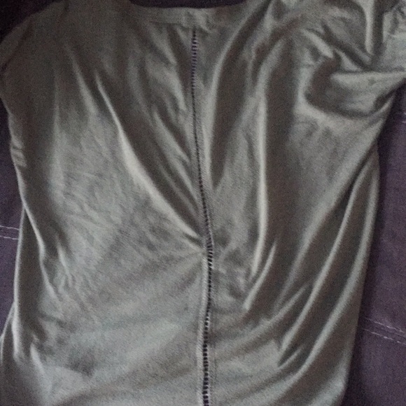 Green t-shirt - Picture 3 of 3